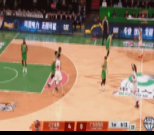 开场就靠你！奎因抢断一条龙暴扣个人4中4包揽广东前九分