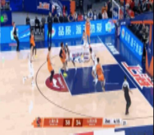 大排量跑车!洛夫顿快攻自己持球推进空中拉杆+自抛自投致敬麦迪