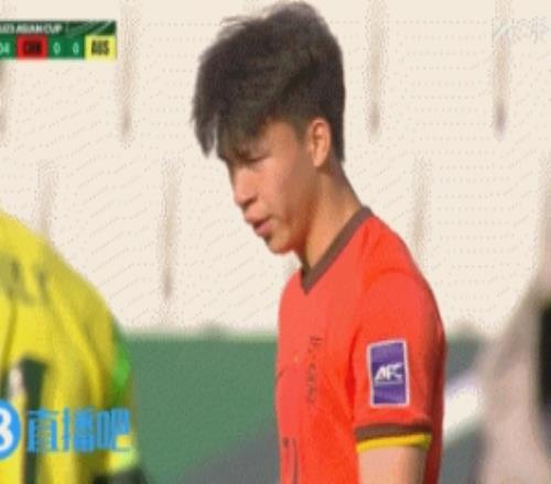 领先澳大利亚！记者谈中国进球：定位球没白练，王钰栋开球质量高