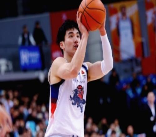 媒体人：于德豪上一场最后失误遭吐槽本场调整心态成稳定得分点