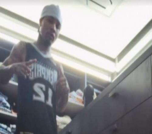 哦杜兰特INS转发身穿莫兰特灰熊12号球衣的球迷图