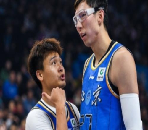 媒体人：北京大牌多但休赛期合练少防对手小外援问题始终未解决