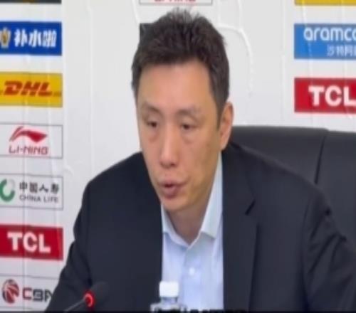 易立：只有6名国内球员是来打比赛的其他人没做好准备包括外援