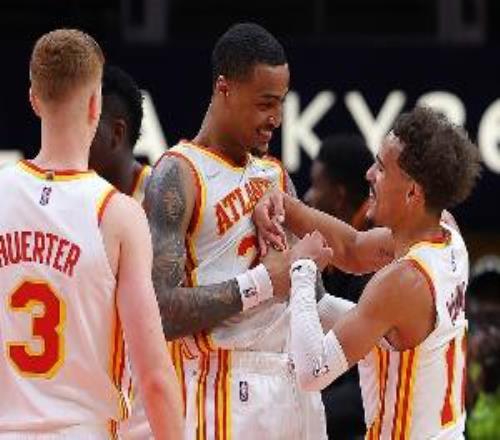 小里：科林斯在快船下份合同也就几百万但之前被吹杨喂到2500万