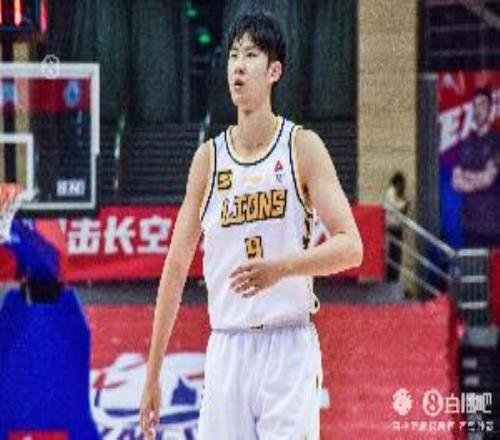 进攻端很稳！赵嘉仁替补24分钟4中3&三分2中2拿到11分3板2断