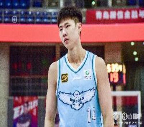 板凳发力！赵嘉义半场替补5中3贡献10分三分3中2