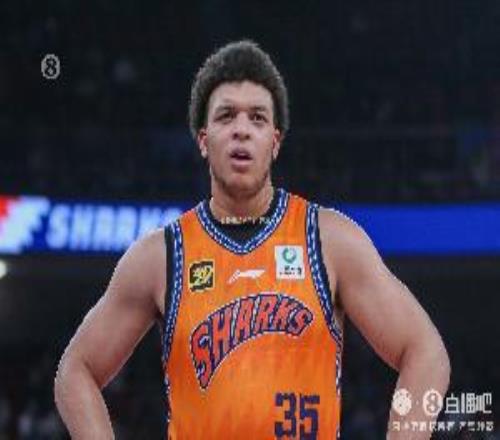 顶级对抗！洛夫顿半场9中3&11罚10中拿下16分6篮板2助攻