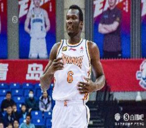 中规中矩！法耶半场5投3中拿到7分三分2中1