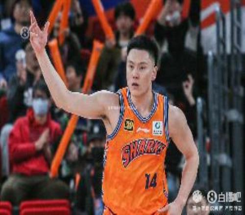 外线很准！李弘权5记三分拿下18分4板3助1断正负值+21