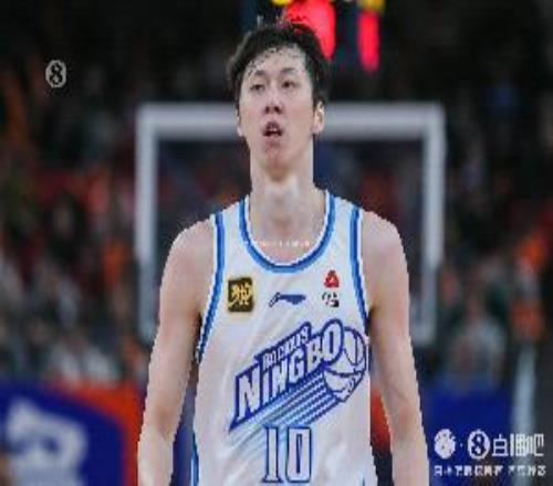 外线可以！宁鸿宇4记三分拿下14分1助攻