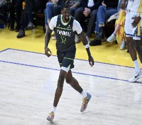 外线有谱！纳兹里德半场5中4贡献13分4板2帽三分3中3