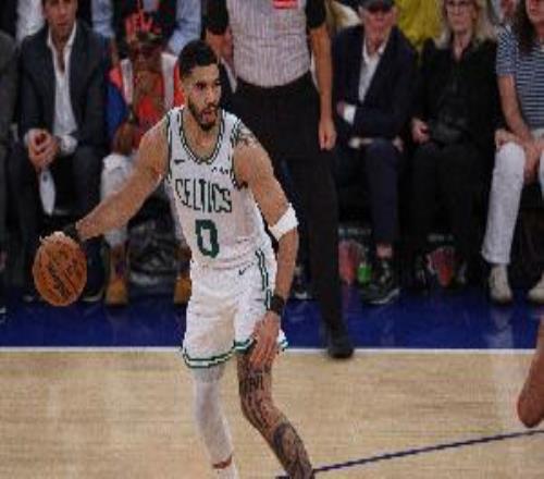 东部第三！队记：塔图姆计划在二月和三月全力以赴争取早日复出