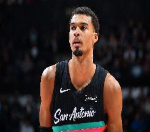 17中8砍21分6板3帽！马祖拉：文班是特别的天才防守端影响力极强