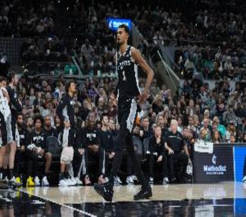 文班：绿军有自己明确的球队风格他们身体对抗很足打得非常拼