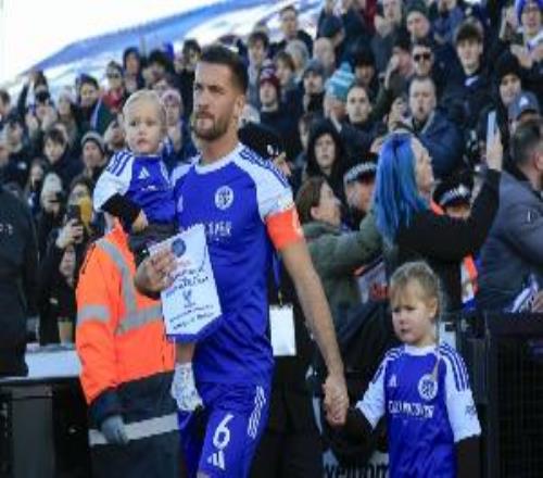 邮报：击败卫冕冠军水晶宫的球队里有小学教师香薰蜡烛包装工