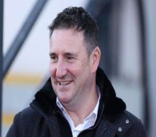 麦克尔斯菲尔德老板：曾每天从下午两点喝到打烊醉酒时买下球队