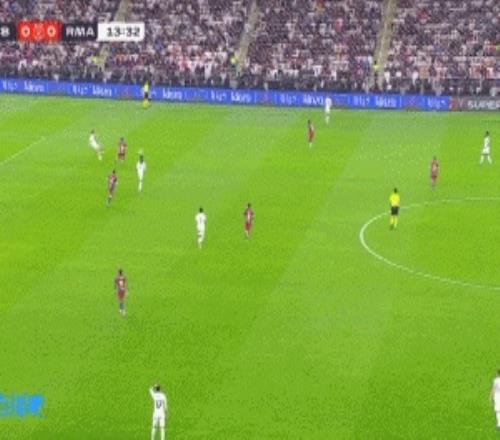 维尼修斯精彩边路突破，单刀射门被霍安扑住