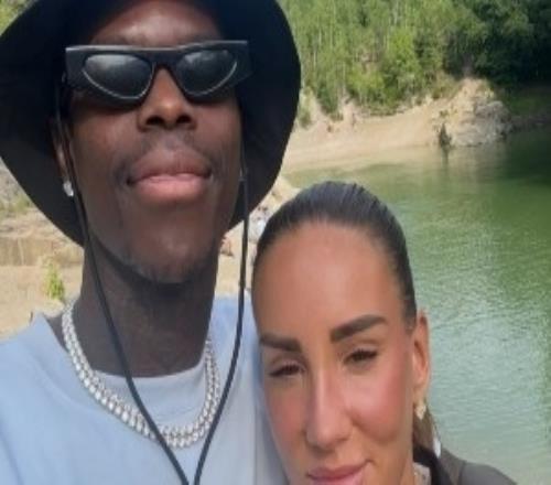 停薪禁赛咋啦施罗德与妻子郊游：生活真美好！