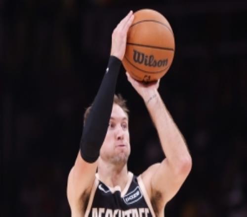 刀刀致命！肯纳德第三节三分球4中4独得12分老鹰领先勇士16分