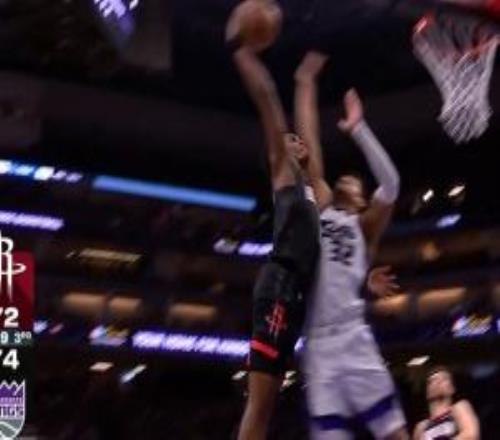 风驰电掣！阿门全力加速禁区暴起战斧隔扣考德威尔打成2+1