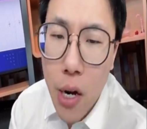 解说：我觉得马刺应该做些阵容调整引进一名首发级别的锋线球员