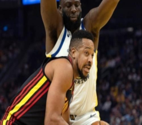 首秀面对苦主躺赢一把！麦科勒姆14中5&三分4中0得到12分4助攻