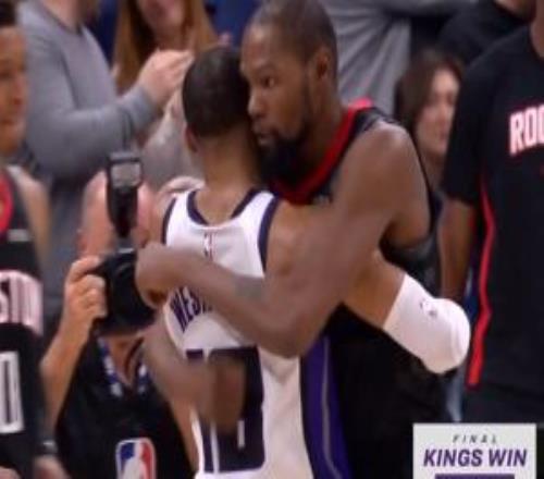 回首恩怨分开已10年！杜威二少赛后紧紧拥抱！