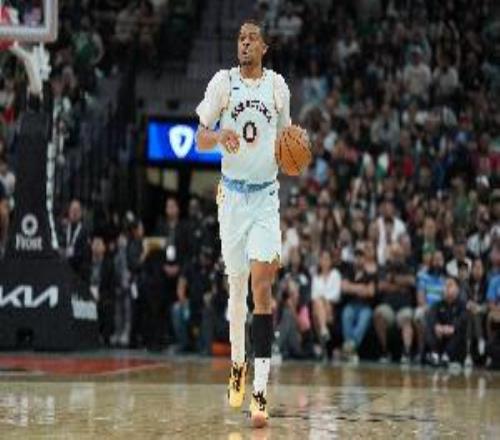 替补得分手！凯尔登8中5拿到全队第二高15分其中三分4中3