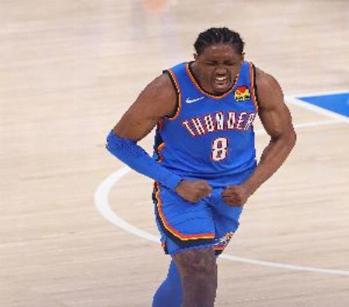 杰伦威：热火防守身体对抗很强打得很拼很多方面他们和我们很像