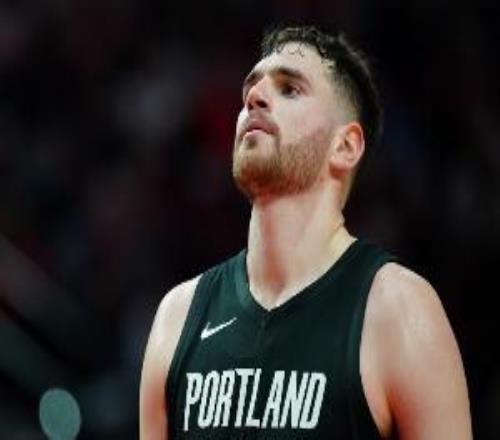 媒体人：克林根被尼克斯点死了斯普利特最后两分钟五小换晚了