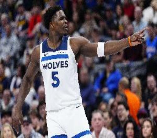 爱德华兹：我和队友说前面你们来最后几分钟把球交给我就行