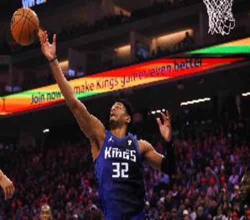 听说你们是锋线大队双向考德威尔爆抢8个进攻板！全场拿下9+10