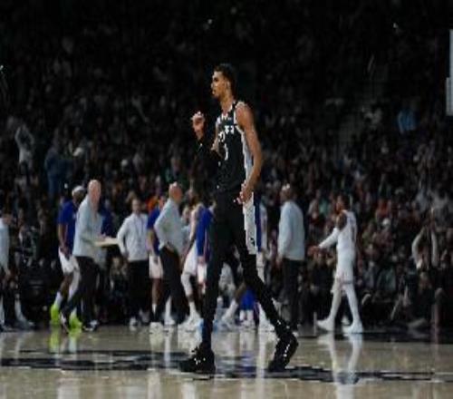 重回首发！文班亚马上半场10中5砍16分6板2断正负值+21最高