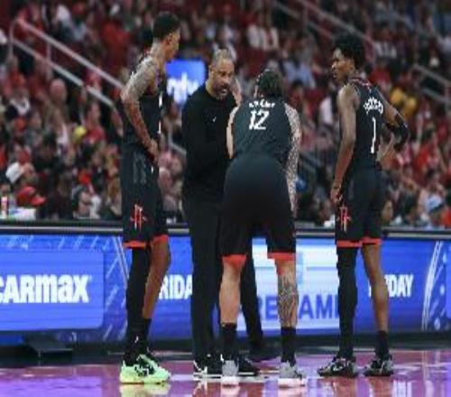 火箭找不到酒店船记质疑：怎么可能几周或数月前都该预订的啊