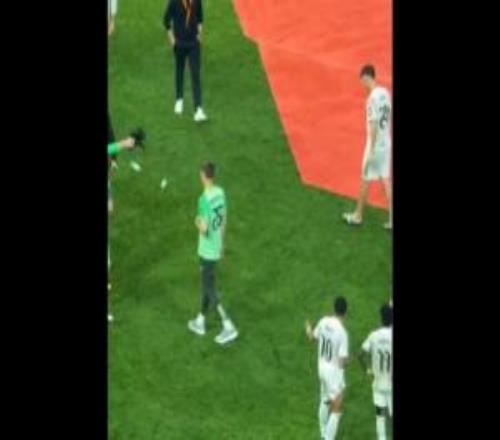 更衣室失控阿隆索示意皇马球员去祝贺巴萨，被姆巴佩等人叫回