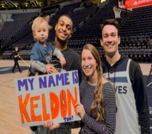 凯尔登约见森林狼球迷！后者觉得凯尔登好听就给孩子取了同款名字