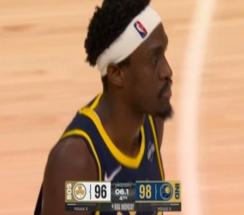 准绝杀西亚卡姆单打怀特抛投再度超出比分比赛仅剩6秒！