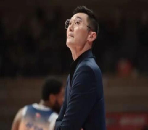 CBA还能众筹换帅