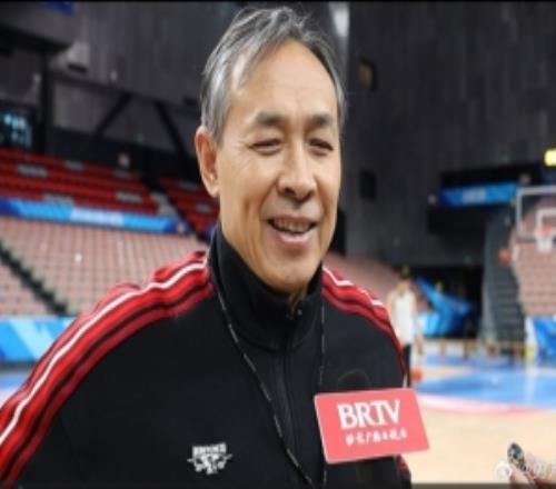 上场赛后暴怒！京媒：许利民心情好些了训练结束表扬了全队