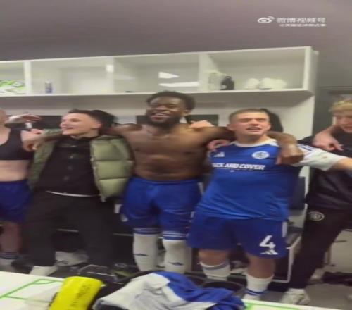 第6级联赛球队淘汰水晶宫，更衣室合唱《SomeoneLikeYou》