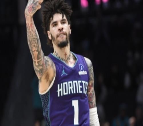 只管打球好看！三球24中11得25分9板5助三分失准11中3