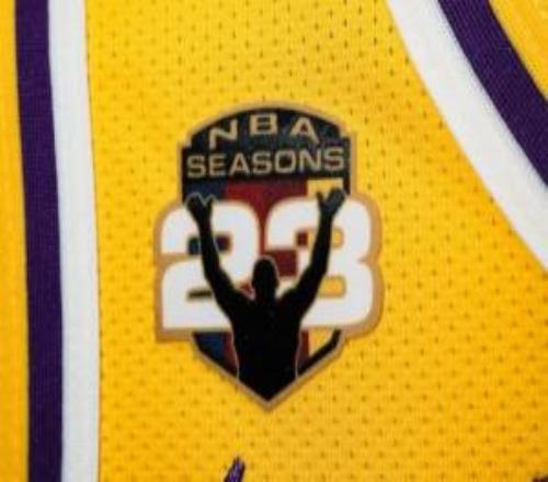 詹姆斯第23季纪念补丁国王官推嘲讽：真是一次糟糕的首秀