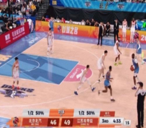 个人能力不俗！贝利急停抛投+底角三分都能命中帮助球队咬住比分