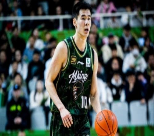 被限制得难受！郭昊文复出17中5拿到20分2板5助1断4失误