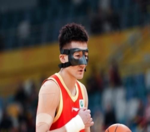 化身得分手！孙铭徽15中6&罚球7中6得到19分防守在线贡献3抢断