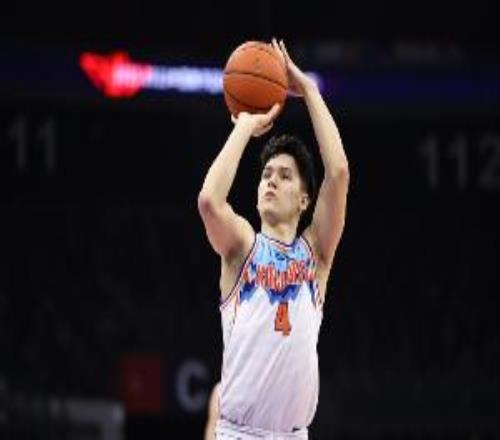 打得还可以！伊力福拉提6中4拿到11分2板1助