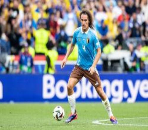 法媒：由于后防线球员相继受伤，摩纳哥租借引进莱斯特城中卫法斯