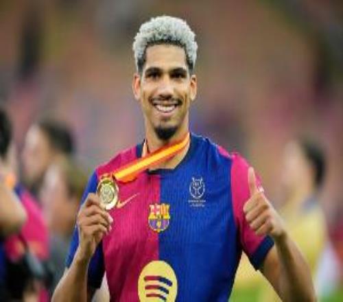 世体：阿劳霍在西超杯赛前演讲鼓励队友，称巴萨要继续创造历史