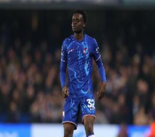 TA：切尔西想买中场和后卫乔治将离队，考虑召回派斯