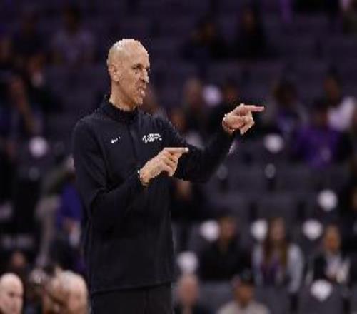 湖人全队命中率48.8%！国王主帅：我们的防守正在进步